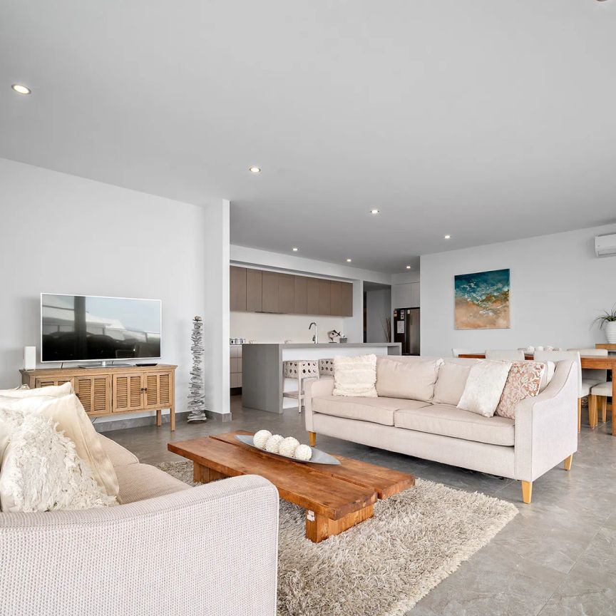 Three Bedroom Apartment - Fully Furnished - Photo 1