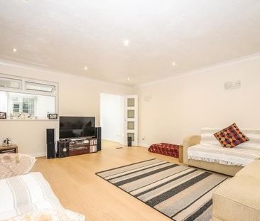 3 bedroom detached house to rent - Photo 3