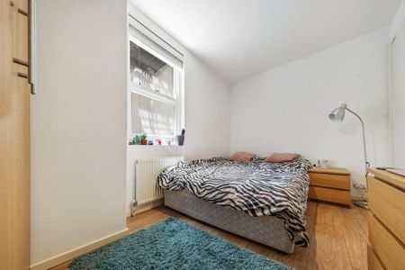 3 bedroom flat to rent - Photo 4