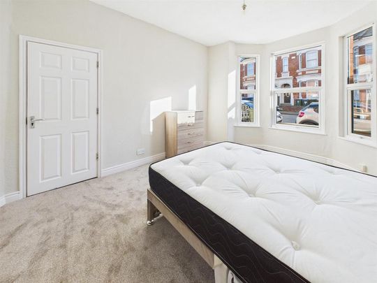 1 bedroom in a house share to rent - Photo 1