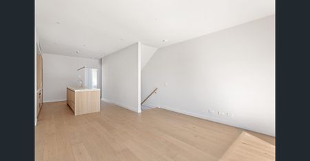 Discover Modern Bayside Living – Brand-New Three-Bedroom Townhouse in Sandringham - Photo 5