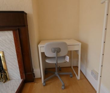 1 bed Studio Apartment - To Let - Photo 4