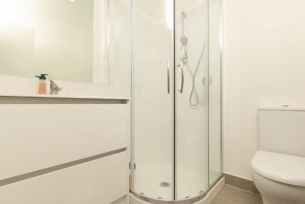 Trendy and near new - Photo 1