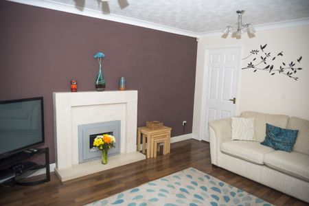 3 Bed Link Detached House To Let in Wellingborough - Photo 3