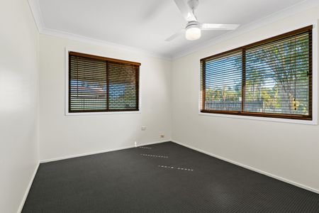 8 Phie St, Loganlea QLD 4131 - House For Rent | Domain - Photo 2