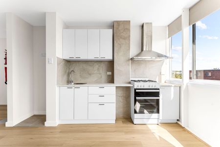 Beautifully Renovated - Photo 5