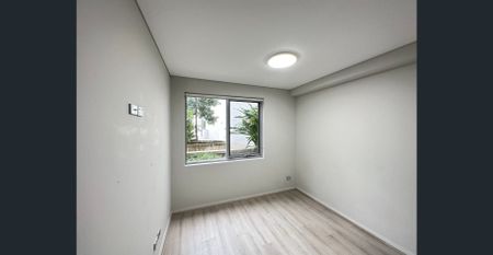 Modern 3 Bedroom + 2 Bathroom apartment for lease now - Photo 4