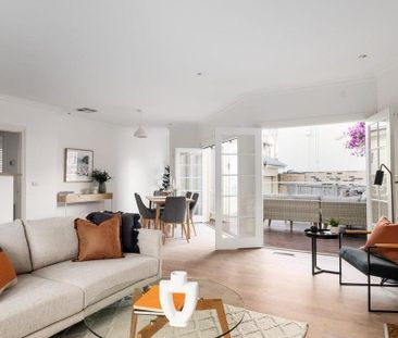 PRIVATE OASIS IN HAMPTON WITH HUGE ENTERTAINING DECK - FRESHLY PAINTED - Photo 3