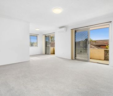 Relaxed Coastal Living in Prime Location - Photo 3