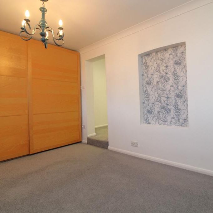 2 bedroom end of terrace house to rent - Photo 1