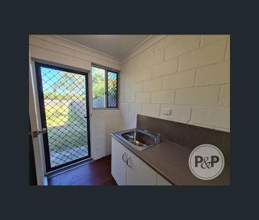 1/5 Leslie Street, Oonoonba, Qld 4811 - Photo 1