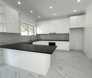 Spacious 4 Bedroom Home - Photo 6