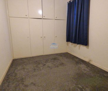 2 bedroom ground floor flat to rent - Photo 2