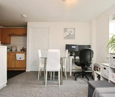 First floor well-presented one bedroom apartment with parking! - Photo 1