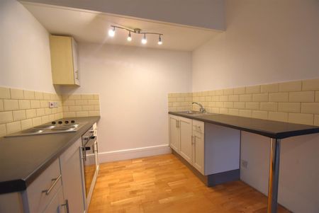 1 Bed Flat - Conversion - Photo 4