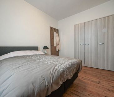 Charmante rijwoning met 3 slaapkamers - Photo 2