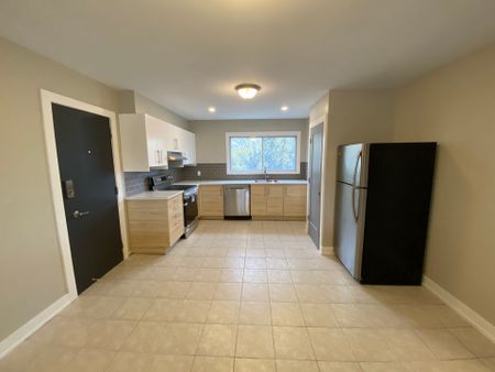 For Lease - 695 Morgan Street Unit# Unit 5, Vanier and Kingsview Park, Ontario - Photo 5