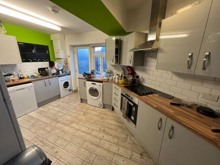 1 bedroom in a house share to rent - Photo 5