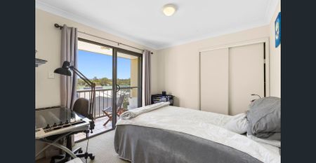 Spacious two bedroom in a central location! - Photo 3