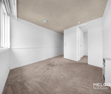 ENJOY THE BAYSIDE LIFESTYLE - UNFURNISHED - Photo 1