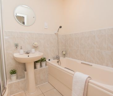 Sandown Court, Worth, Crawley, RH10 - Photo 6
