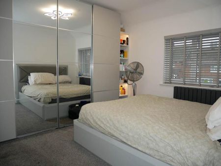 4 bedroom semi-detached house to rent - Photo 5