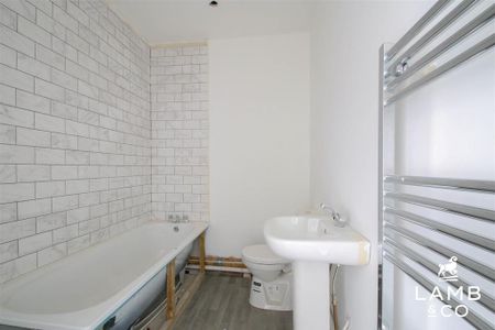 2 bedroom flat to rent - Photo 4