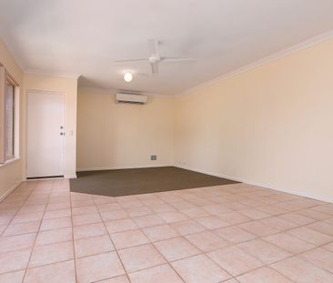 WELL MAINTAINED VILLA IN TIDY COMPLEX - Photo 3