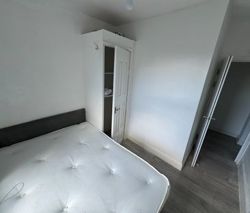 2 Bed Flat, Montpelier Road, BN1 - Photo 4