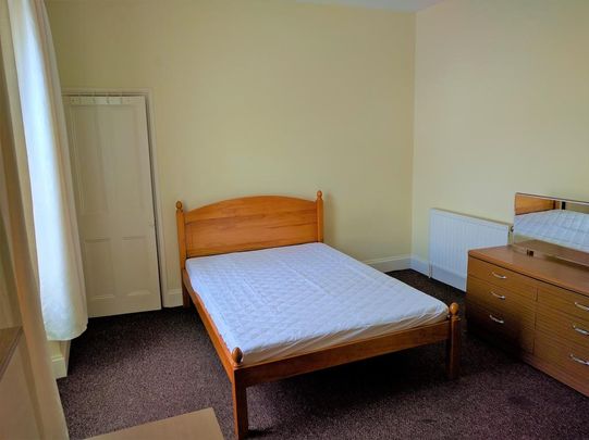 6 bedroom house to rent - Photo 1