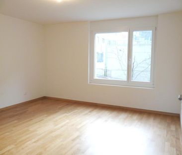 Moderne 3.5-Z'Wohnung mit Loggia - Photo 3