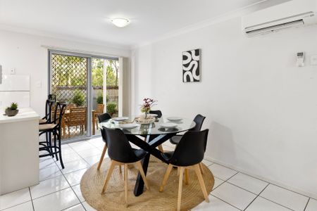 Parkside Perfection - Spacious 3-Bed Townhouse in a Peaceful Setting - Photo 4