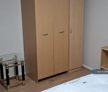1 bedroom in a flat share to rent - Photo 1