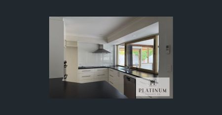 Spacious 4-Bed Room Family Home & Large workshop - Photo 3