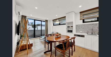 Tranquil Sanctuary in Elite Locale - FULLY FURNISHED - Photo 2