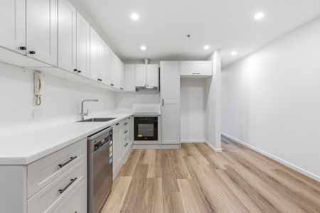 Stylish 1-Bedroom Studio apartment in the heart of Huntingdale - Photo 5