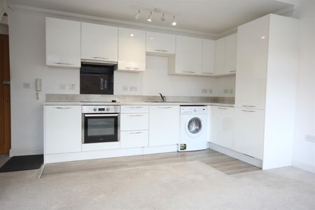 1 Bedroom Flat / Apartment to let - Photo 4