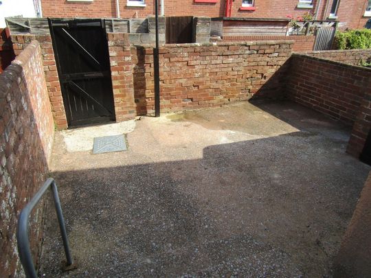 3 bed Terraced - To Let - Photo 1