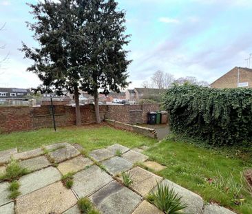 3 bedroom end of terrace house to rent - Photo 1