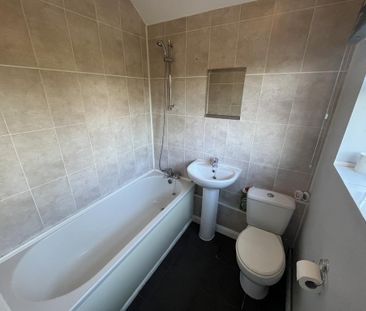 3 bedroom semi-detached house to rent - Photo 6