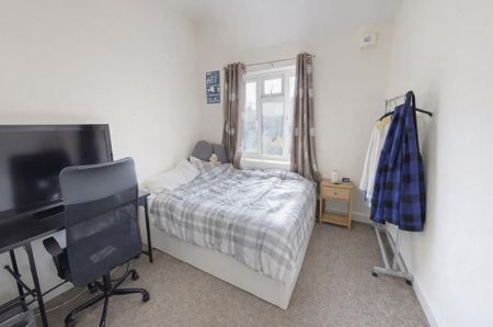 4 bedroom terraced house to rent - Photo 2