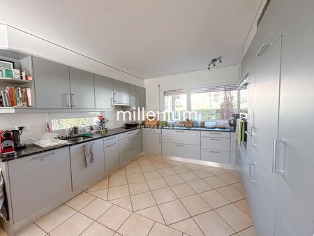 Beautiful spacious house in Romanel on Lausanne - Photo 5