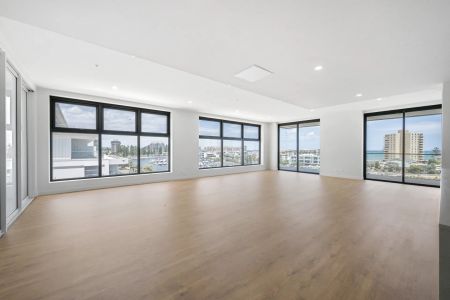 Brand New Three Bedroom Apartment with Breathtaking Views - Photo 2
