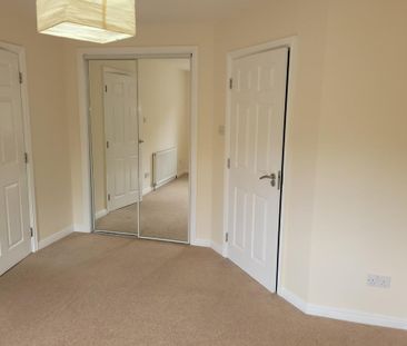 2 bedroom flat to rent - Photo 2
