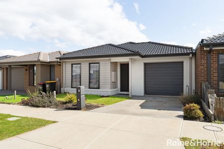 Modern Family Home - Photo 2