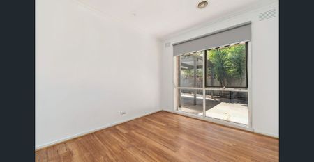 Spacious & Well-Located 3-Bedroom Home in Prime Cranbourne North Location - Photo 5
