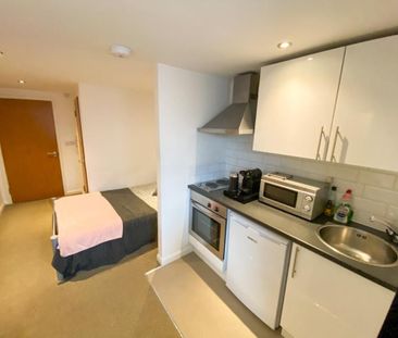 Studio to rent - Photo 5