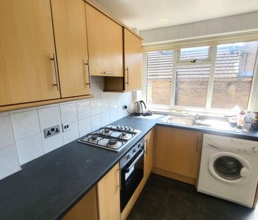 2 bedroom semi-detached bungalow to rent - Photo 3