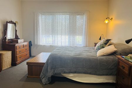 Luxury and Lifestyle Focus - Fully furnished! - Photo 3