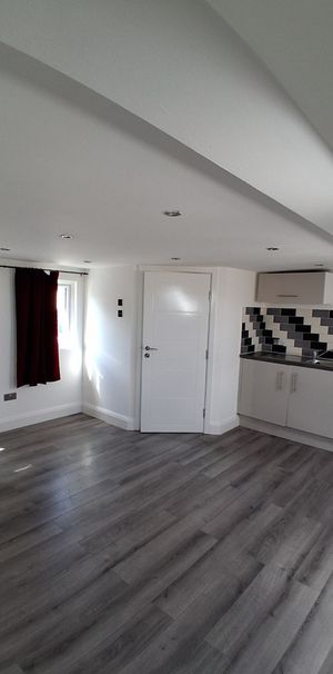 Studio Flat, Weald Rise, HA3 - Photo 1